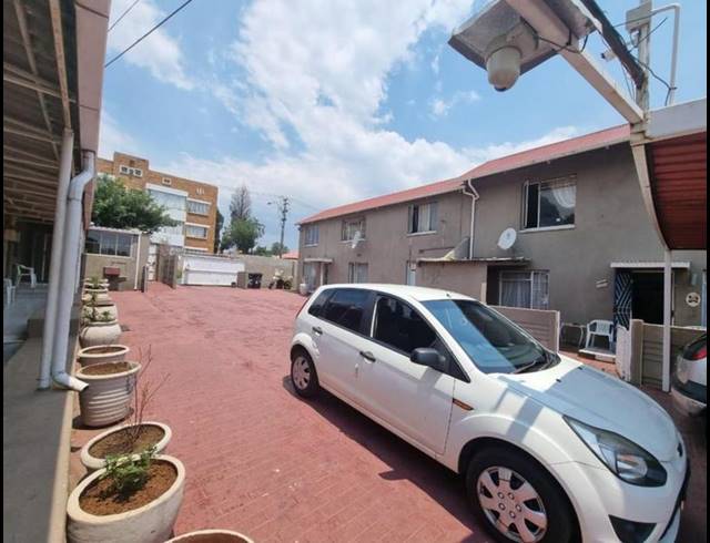 22 BEDROOM HOUSE FOR SALE IN TURFFONTEIN